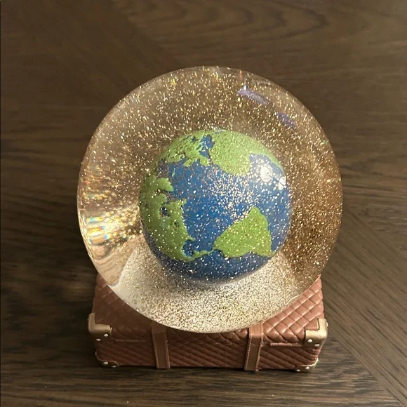 Glittering Earth Globe Snow light Globe on Brown    suitcase Base - Picture 7 of 7